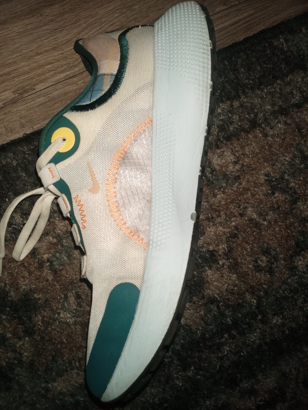 Nike Women's Athletic Sneakers Cream Teal Orange